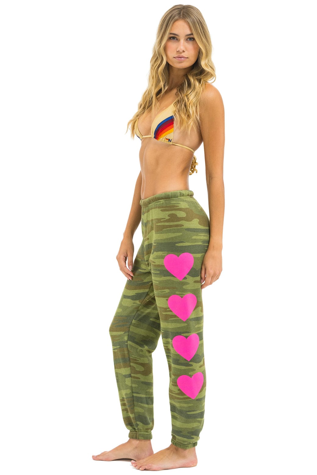 Retro HEART 4 SWEATPANTS - CAMO NEON PINK